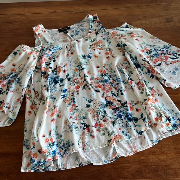 Karen Kane made in USA floral flowy cold shoulder blouse w/ 3/4 length sleeves L - Picture 7 of 9